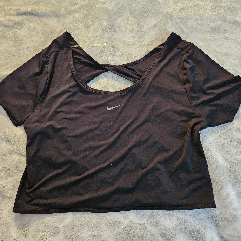 Nike Women's Black Crop Sports Top With Back Cutout
